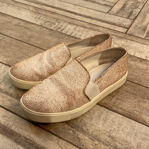 Vince Camuto distressed slides size 6 - Picture 3 of 8